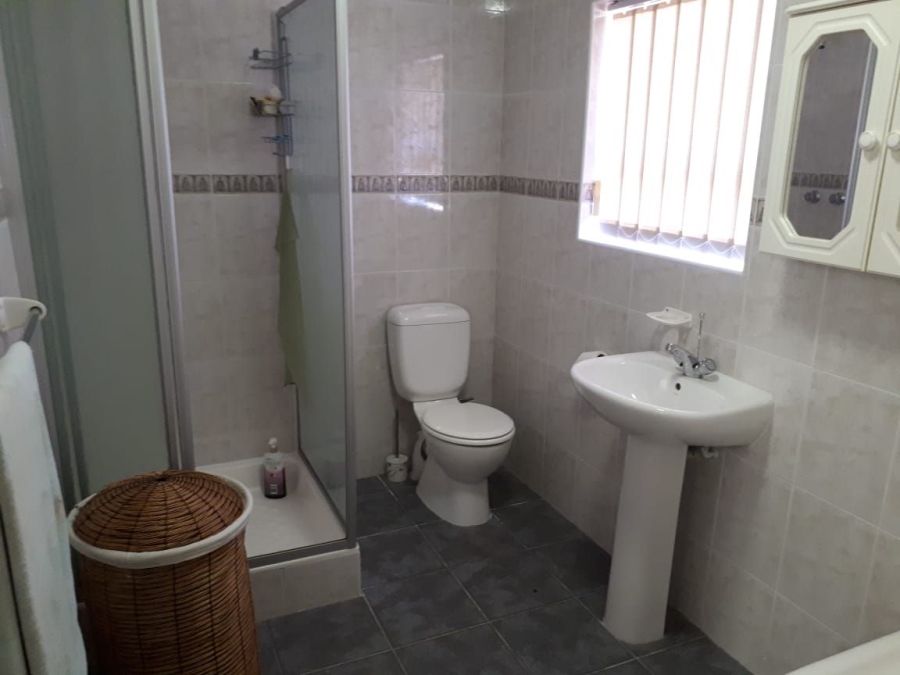 4 Bedroom Property for Sale in Menkenkop Western Cape